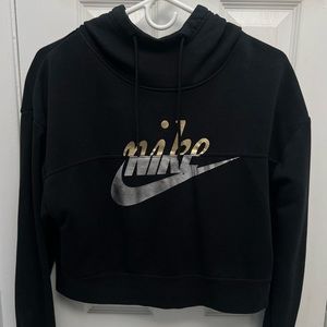 Nike Sportswear Rally Cropped hoodie in Black Metallic Clash